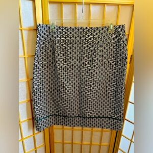 Ann Taylor Black/White patterned skirt, size 12, EUC